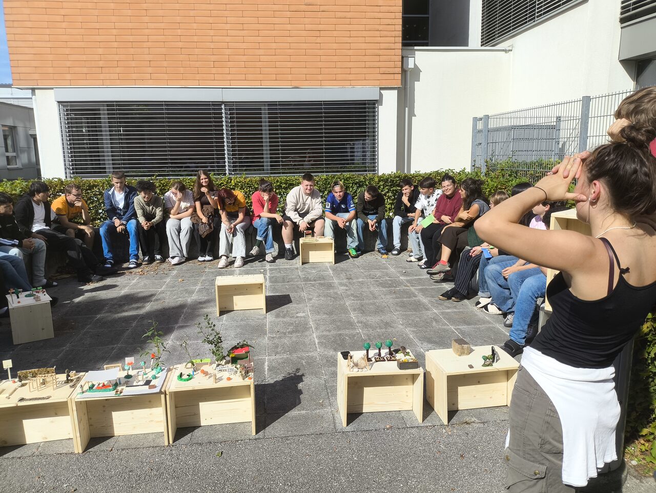 Schüler:innen beim Werkstatt-Workshop